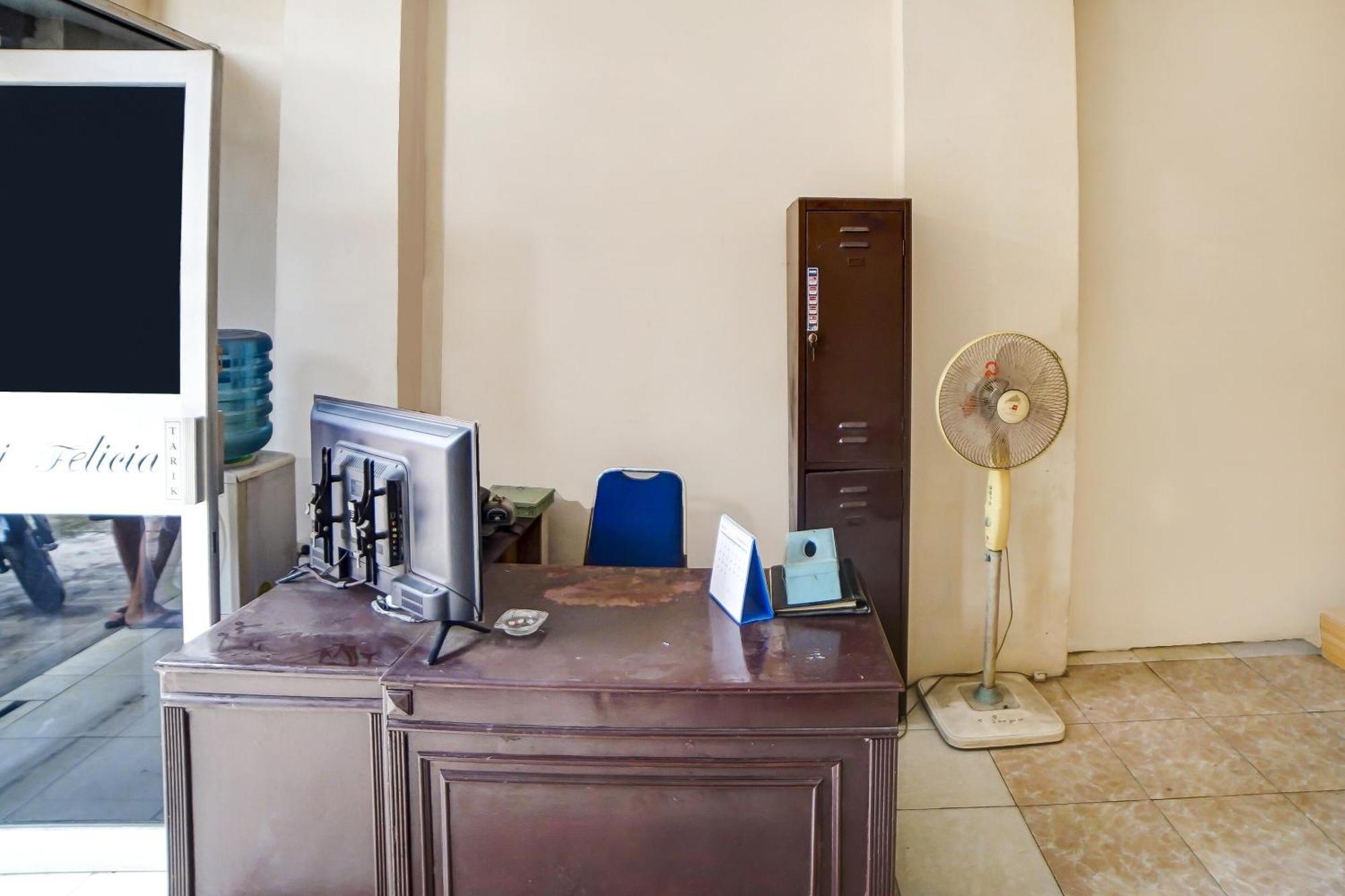 Oyo 91199 Felicia Homestay 棉兰 外观 照片
