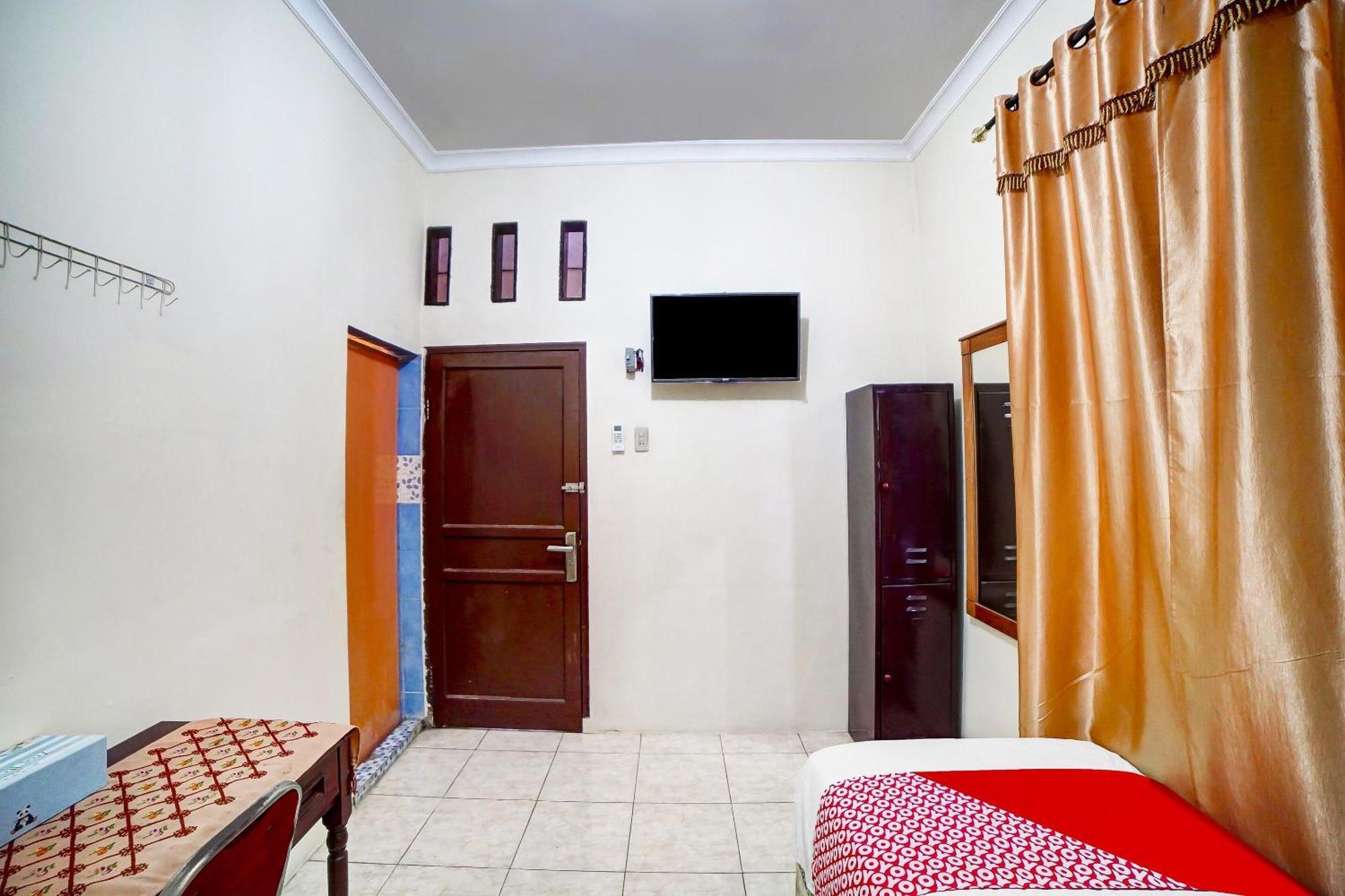 Oyo 91199 Felicia Homestay 棉兰 外观 照片